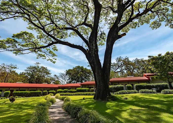 Hotel Hacienda Guachipelin Volcano Ranch & Hot Springs